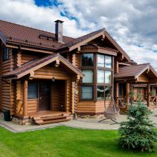 Срубы домов из оцилиндрованного бревна